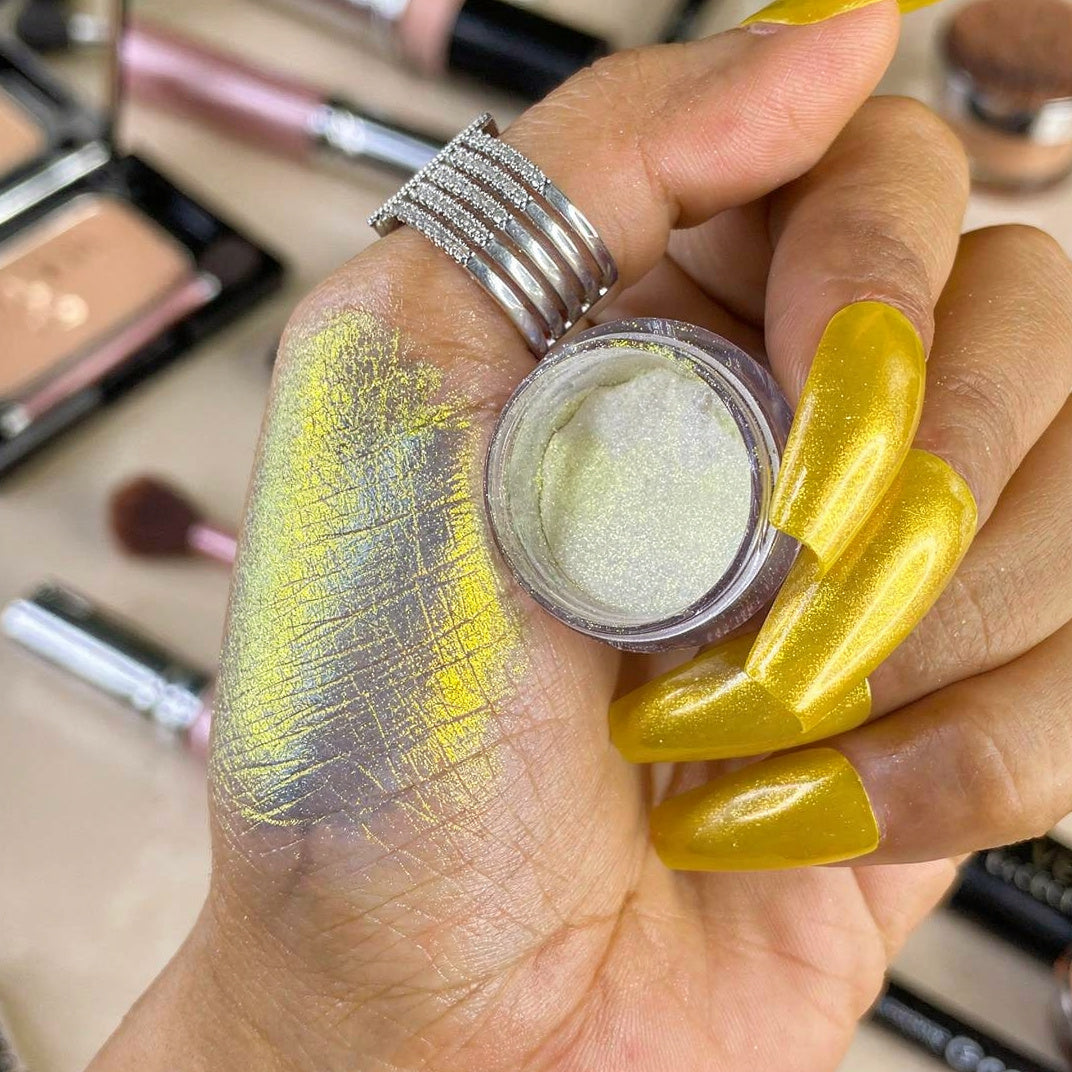 Everly Beauties #310 Multichrome Loose Pigment | High-Shine Shifting Eyeshadow